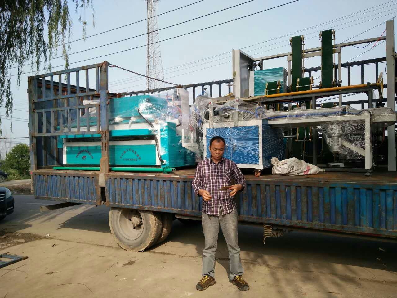 喜迎國慶，恭喜湖南唐總衛(wèi)生紙加工廠開業(yè)大吉